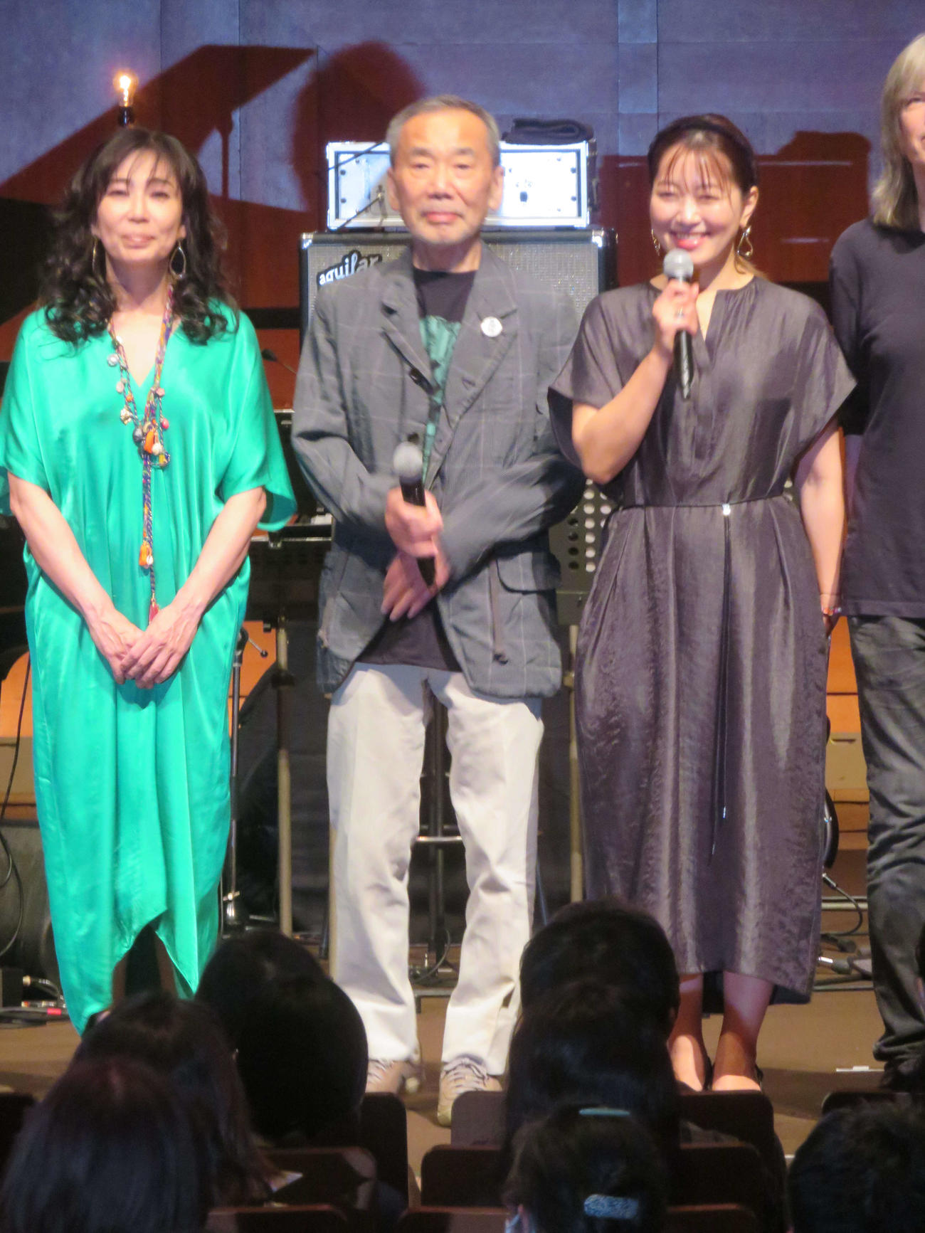 「村上春樹　produce村上JAM vol，3～熱く優しい、フュージョンナイト」を開催した、左から大西順子、村上春樹氏、坂本美雨（撮影・村上幸将）