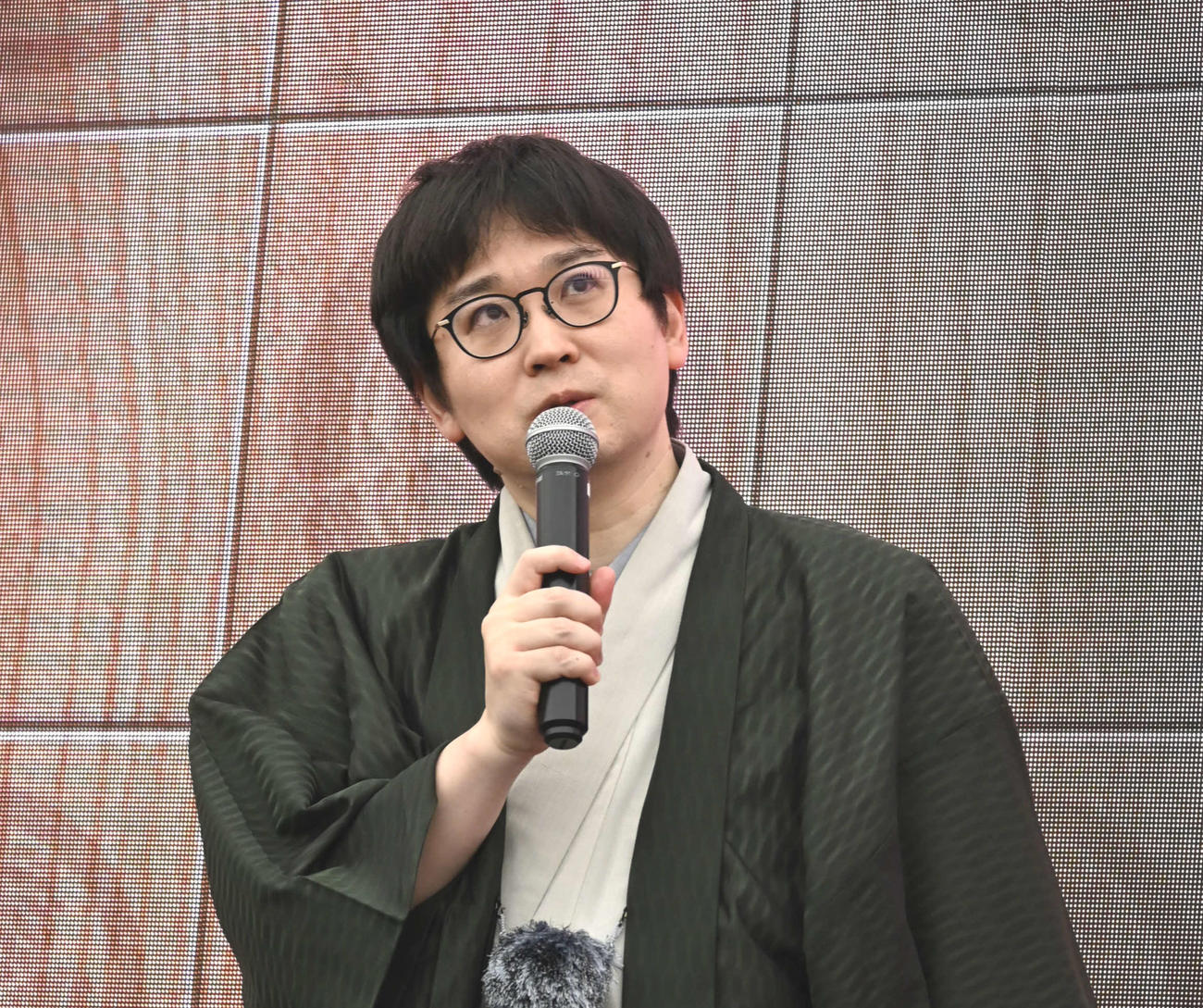 大盤解説会で対局を振り返る（撮影・松浦隆司）