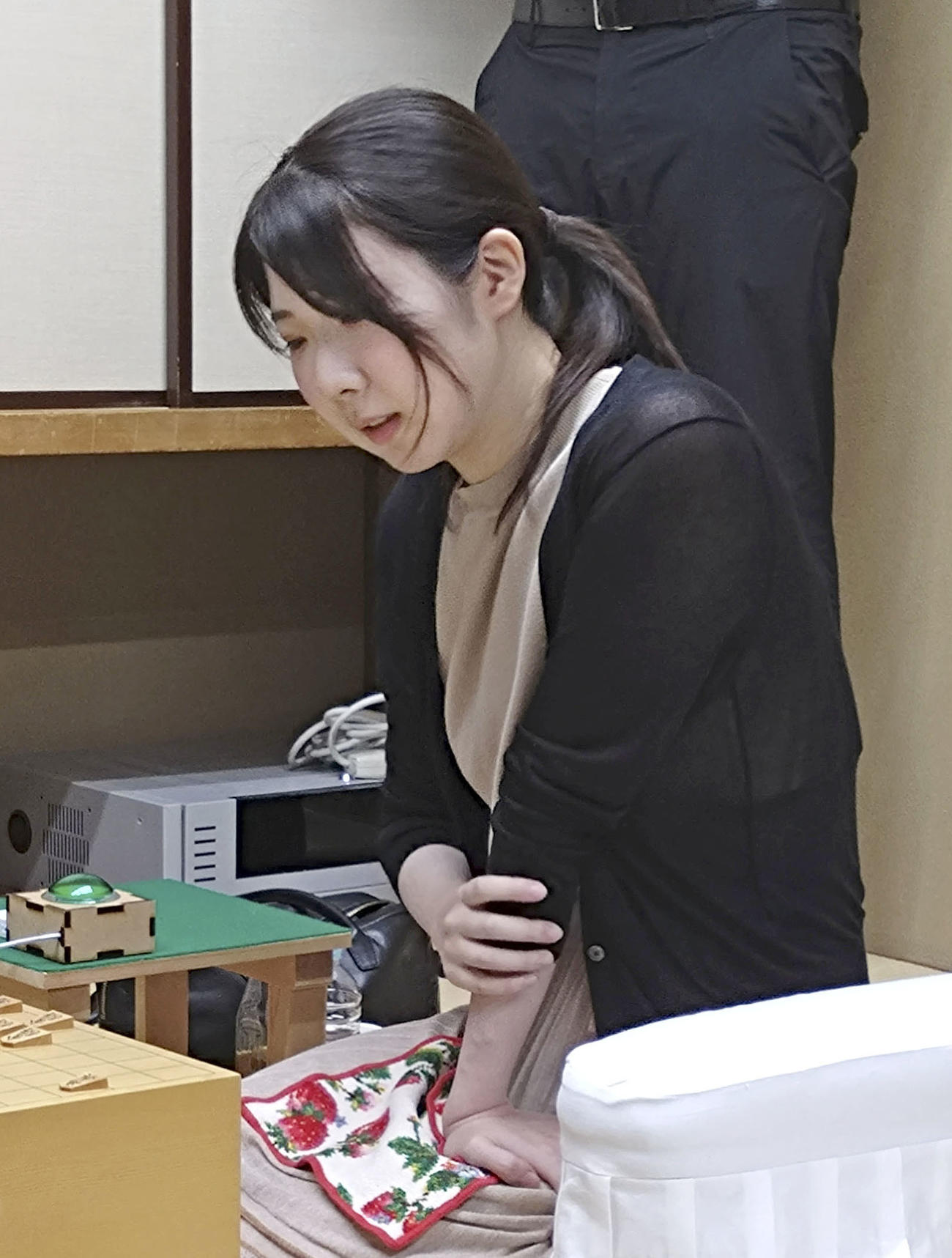将棋の朝日杯オープン戦1次予選で阿部光瑠七段を破り、プロ棋士編入試験を受ける資格を獲得した西山朋佳女流三冠（共同）