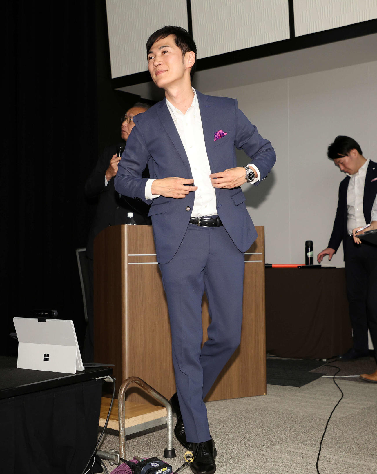 落選し会見に臨む石丸氏（撮影・鈴木正人）