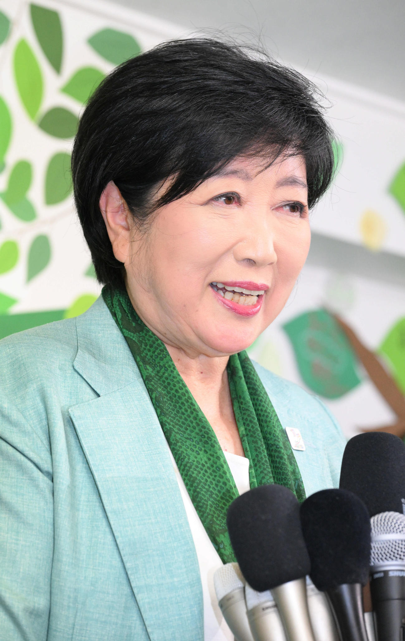 東京都知事選　東京都知事選挙で3期目の当選を果たし、インタビューに答える小池百合子氏（撮影・千葉一成）