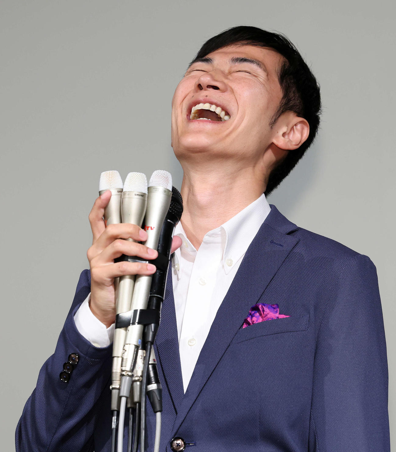落選し会見に臨む石丸氏（撮影・鈴木正人）