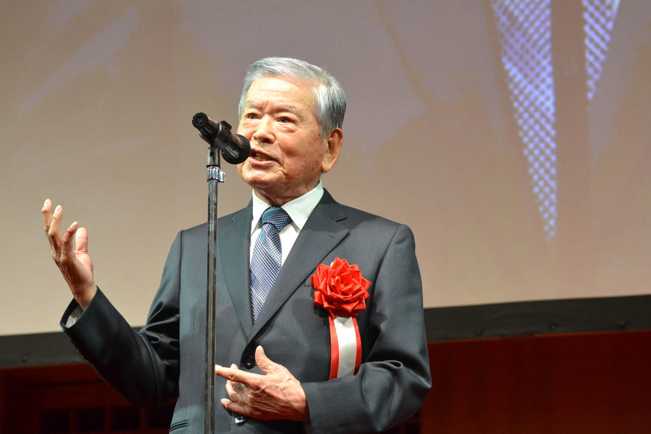 日本棋院創立100周年祝賀会で祝辞を述べる日本サッカー協会（JFA）の川淵三郎相談役