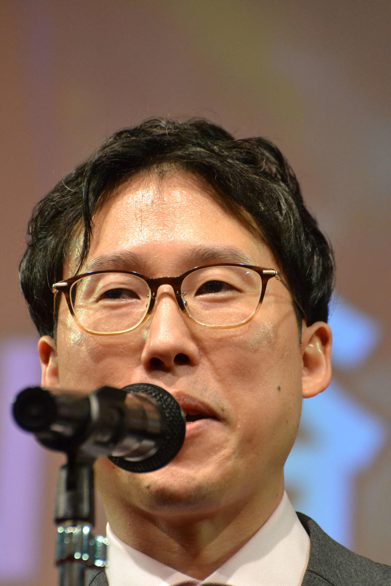 日本棋院創立100周年祝賀会で棋士代表としてあいさつする井山裕太3冠（王座・碁聖・十段）