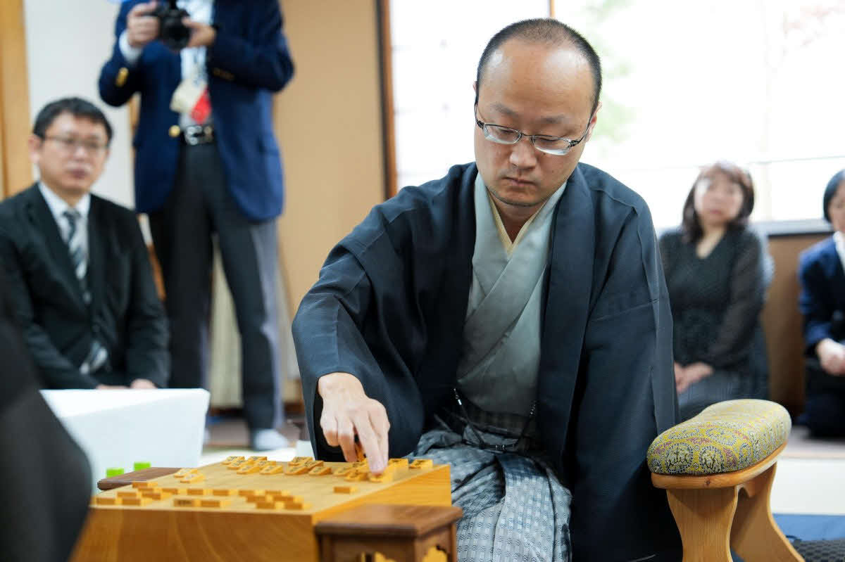先手番の第2局を制して1勝1敗としたい渡辺明九段（日本将棋連盟提供）