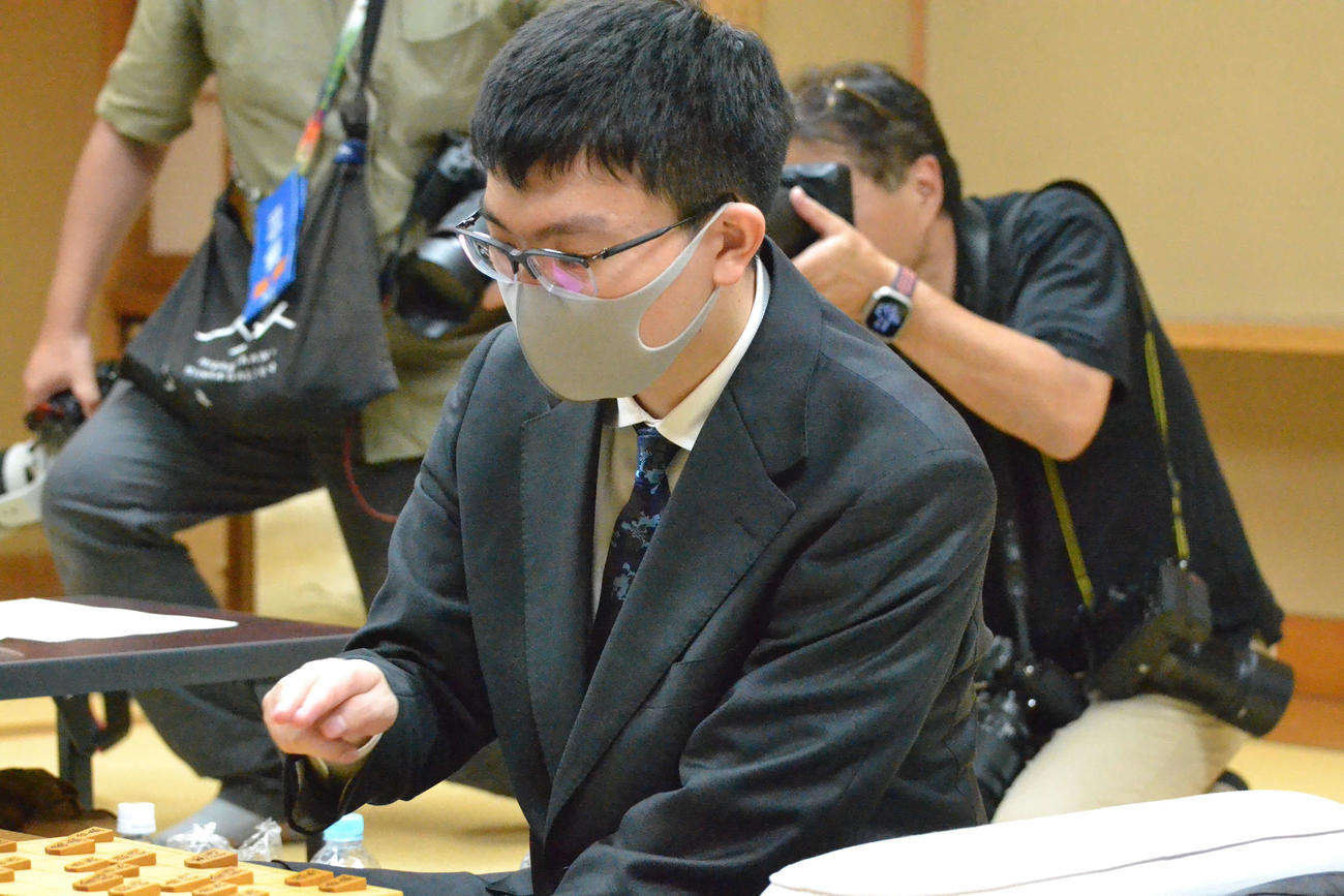 昨年失った王座奪還を目指して藤井聡太王座への挑戦権を獲得した永瀬拓矢九段