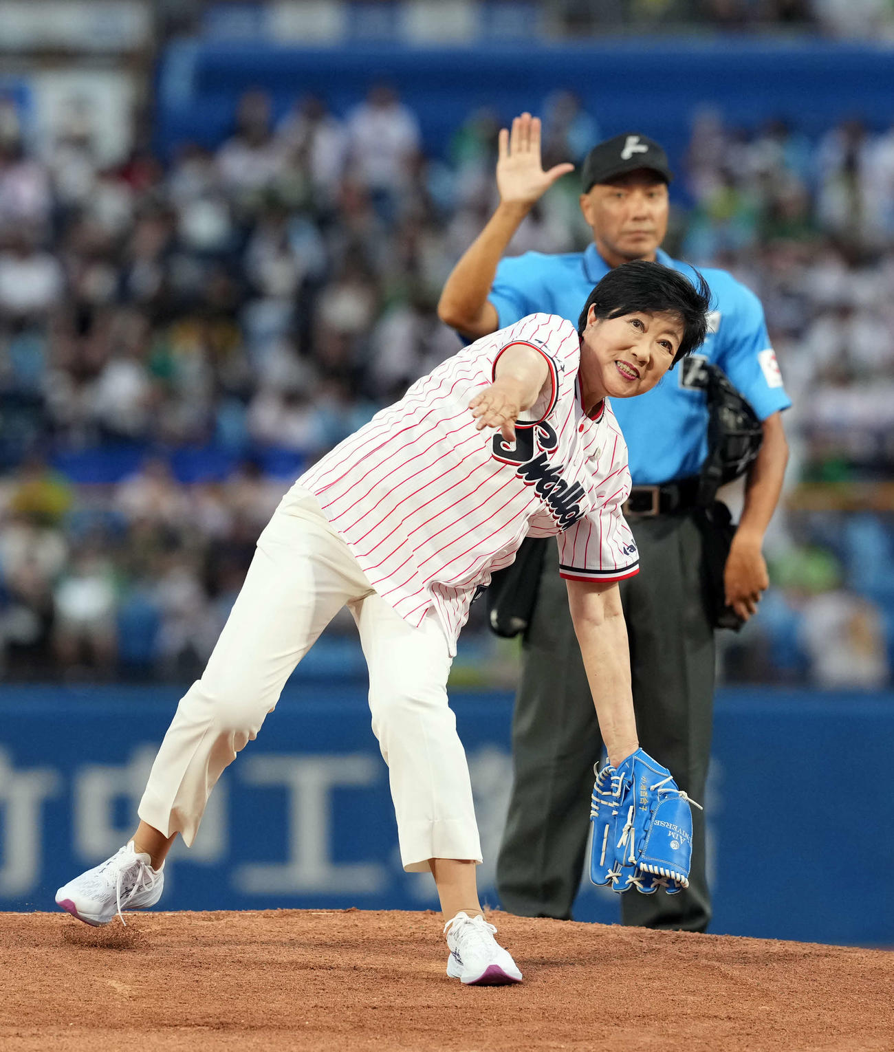 ヤクルト対阪神　始球式を務めた小池百合子東京都知事（2024年8月撮影）