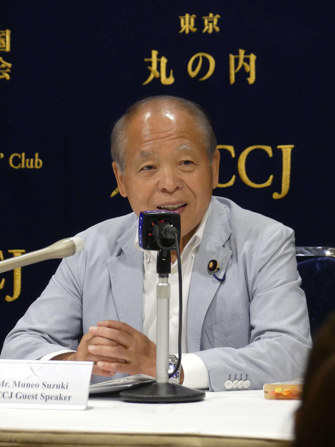 ロシア渡航の理由について、日本外国特派員協会で会見する鈴木宗男参院議員（撮影・中山知子）