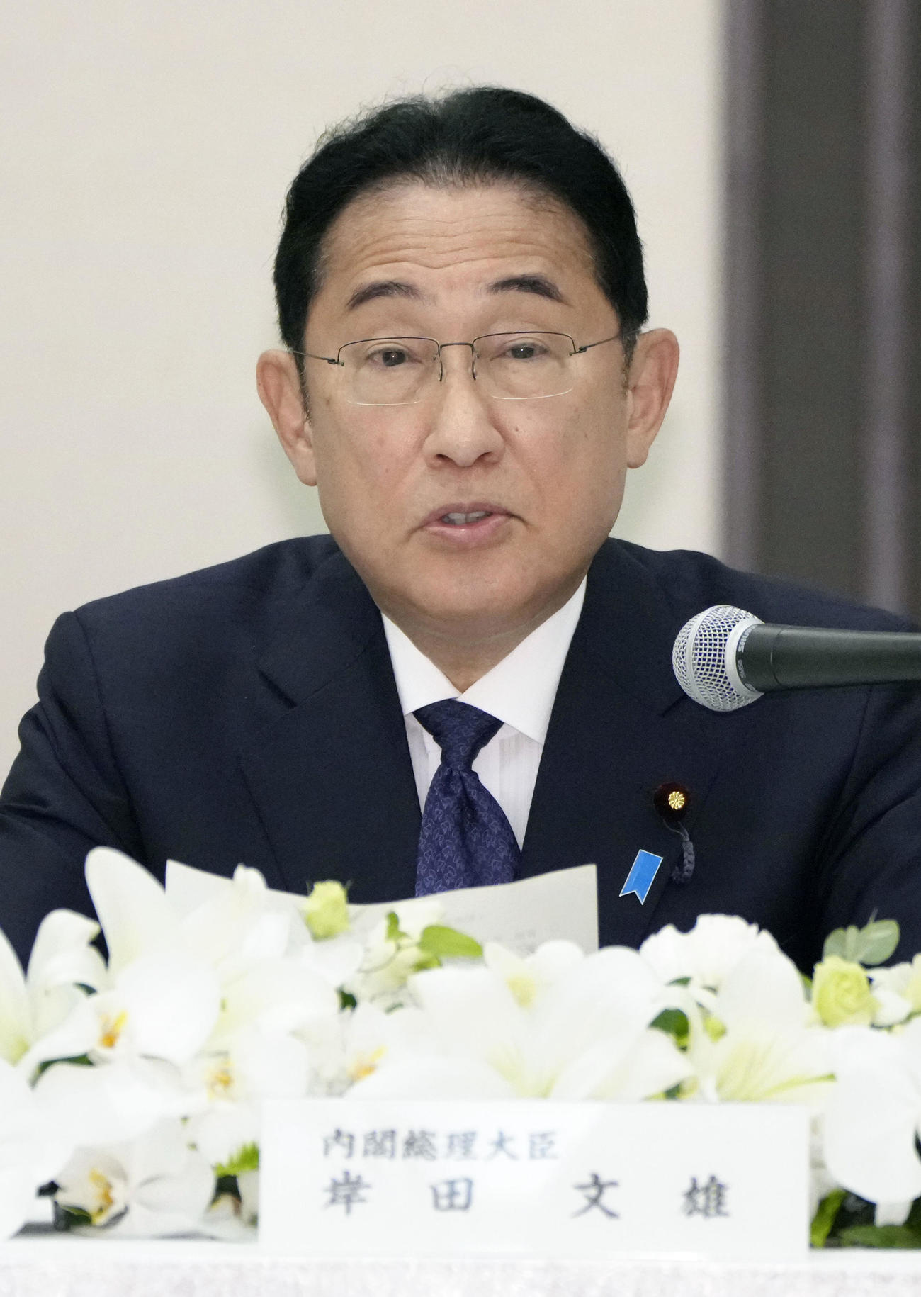 長崎市で記者会見する岸田首相（共同）