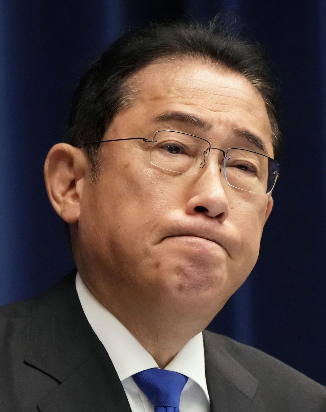 記者会見で自民党総裁選への不出馬を表明する岸田首相（共同）