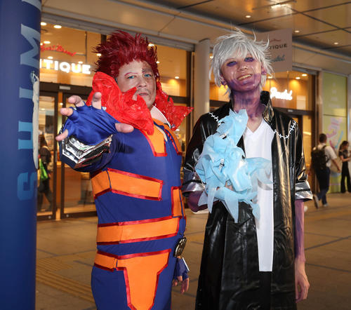 世界コスプレサミットの会場の銀河の広場でポーズをとるコスプレイヤー（撮影・白石智彦）