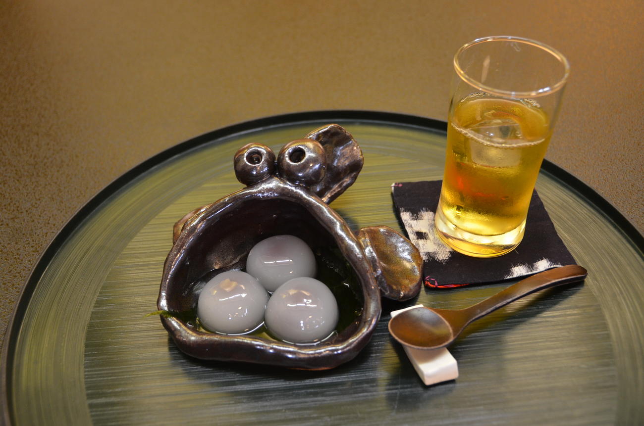 藤井聡太王位が午前のおやつに注文した「水まんじゅう」（日本将棋連盟提供）