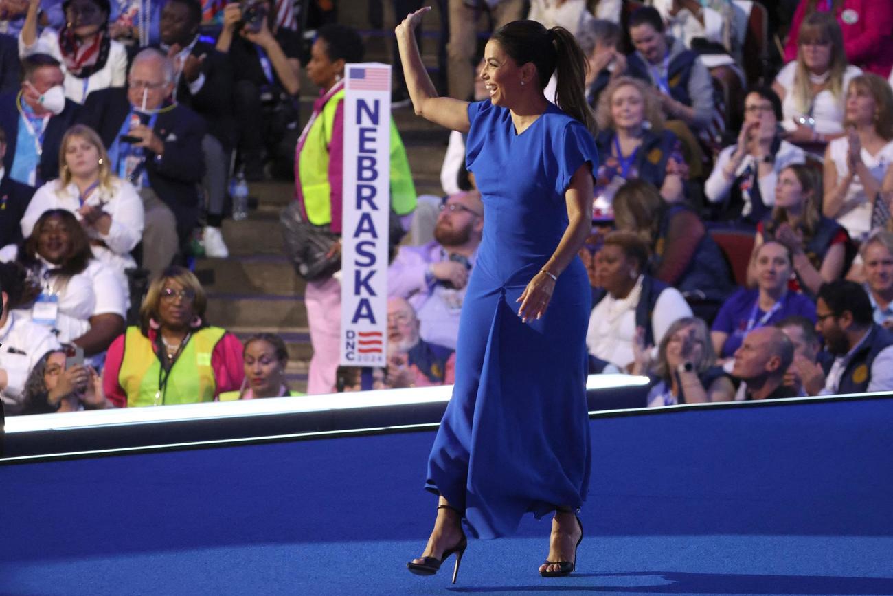 米民主党大会に登壇した女優のエヴァ・ロンゴリア（ロイター）