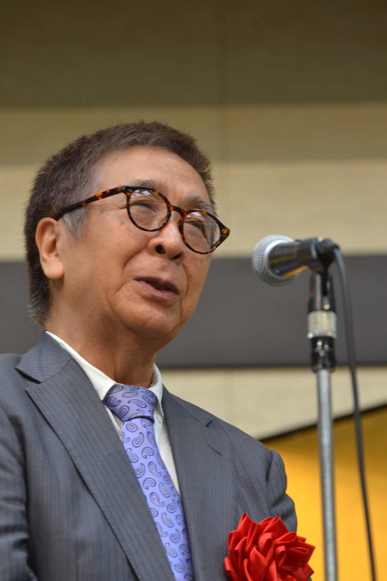 弟子の伊藤匠叡王就位式で祝辞を述べる師匠の宮田利男八段