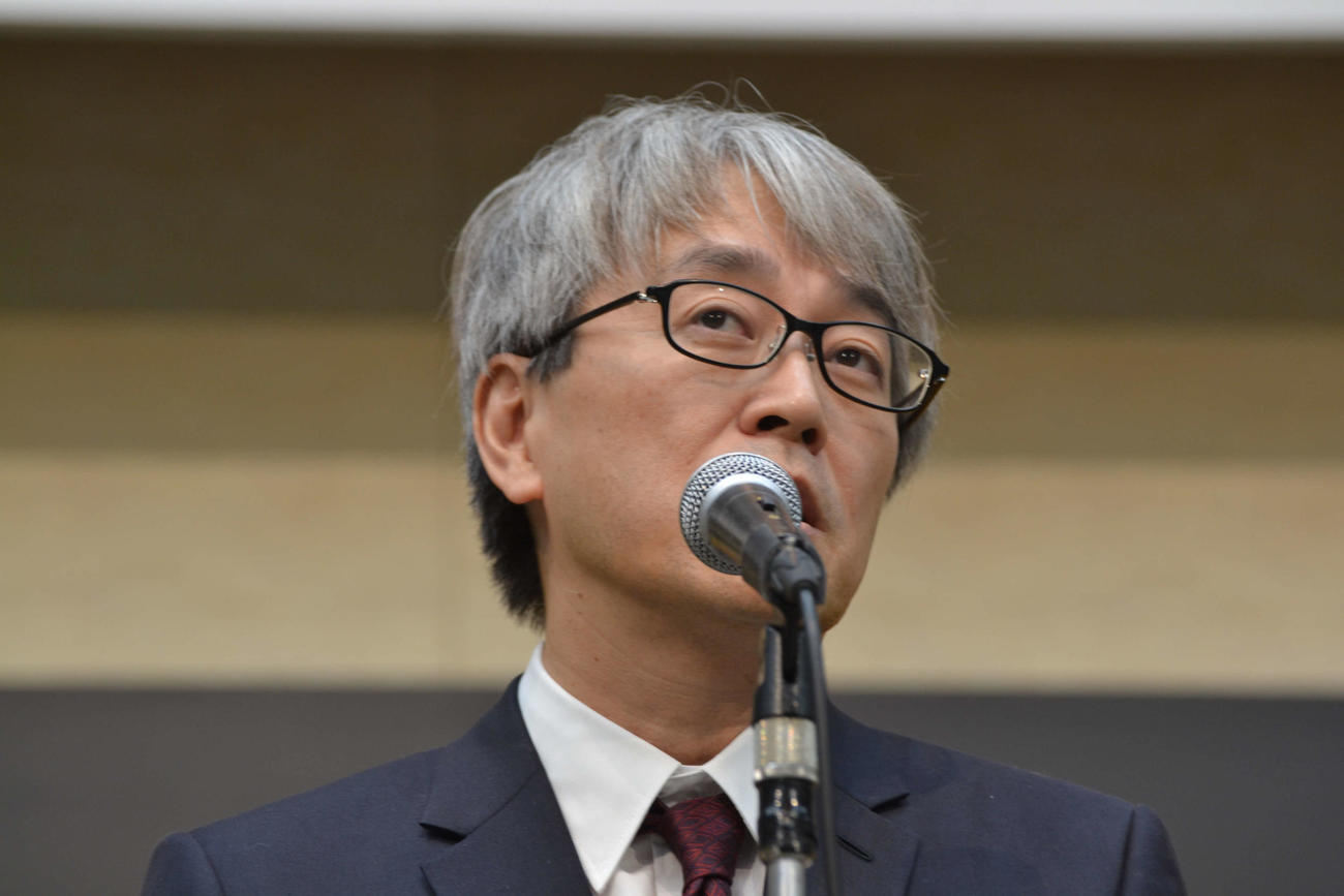 伊藤匠叡王就位式で主催者としてあいさつする日本将棋連盟会長の羽生善治九段