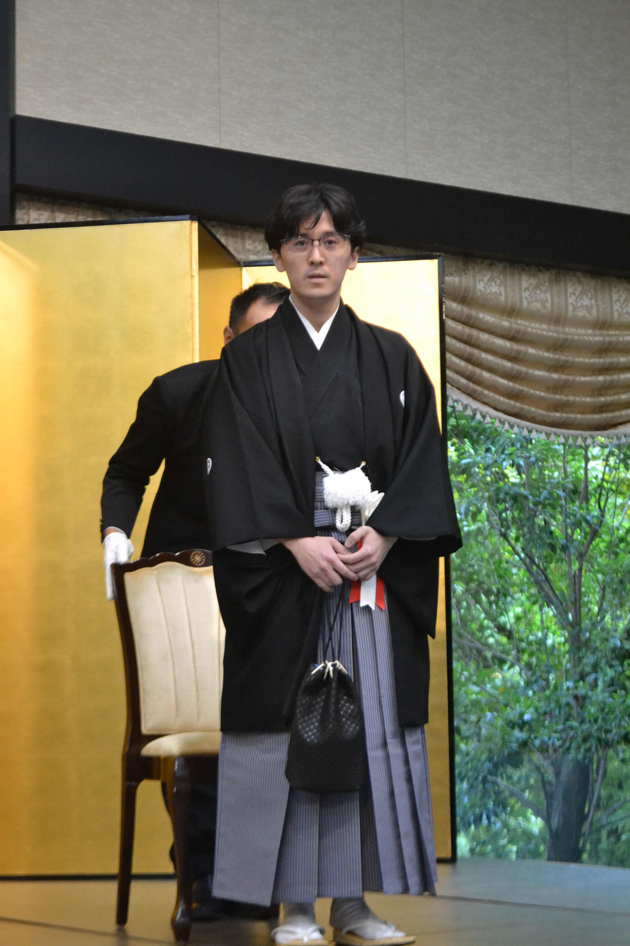 初タイトルとなった叡王就位式で着座する伊藤匠叡王