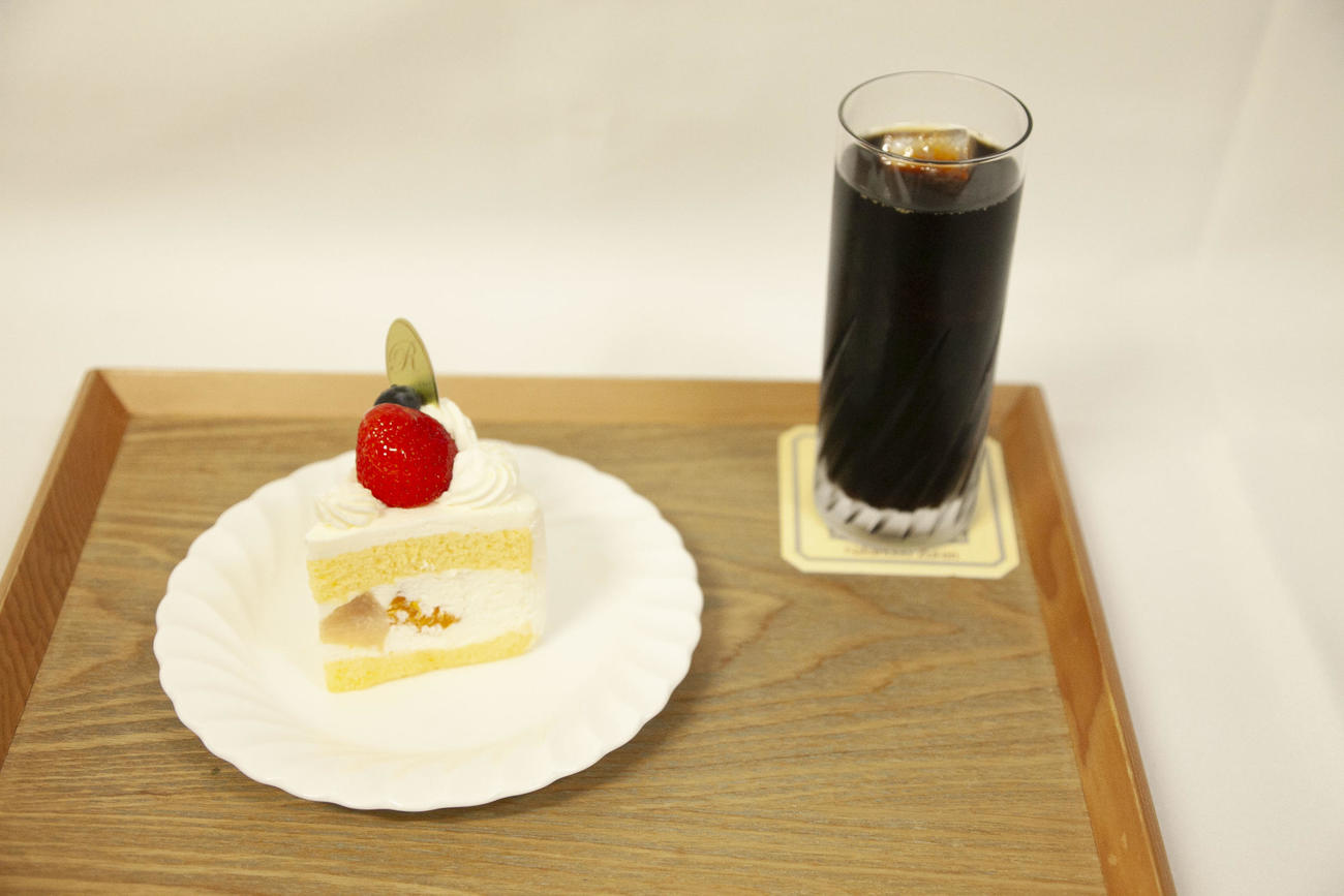 渡辺明九段が午前のおやつに注文した「苺ショートケーキ」（日本将棋連盟提供）