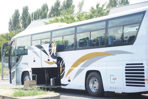 名古屋戦中止が決まり、バスに積んだ荷物はアルビレックス新潟のクラブハウスに戻される