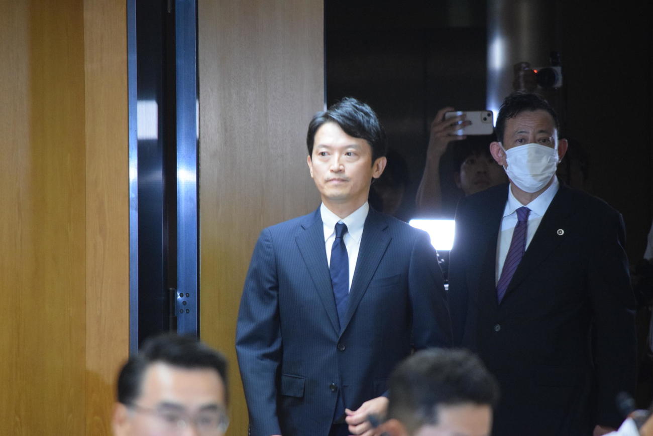 百条委員会に出席する斎藤元彦兵庫県知事（撮影・阪口孝志）