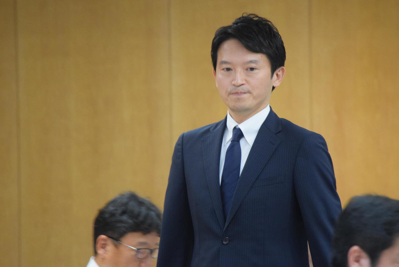 百条委員会に出席する斎藤元彦兵庫県知事（撮影・阪口孝志）