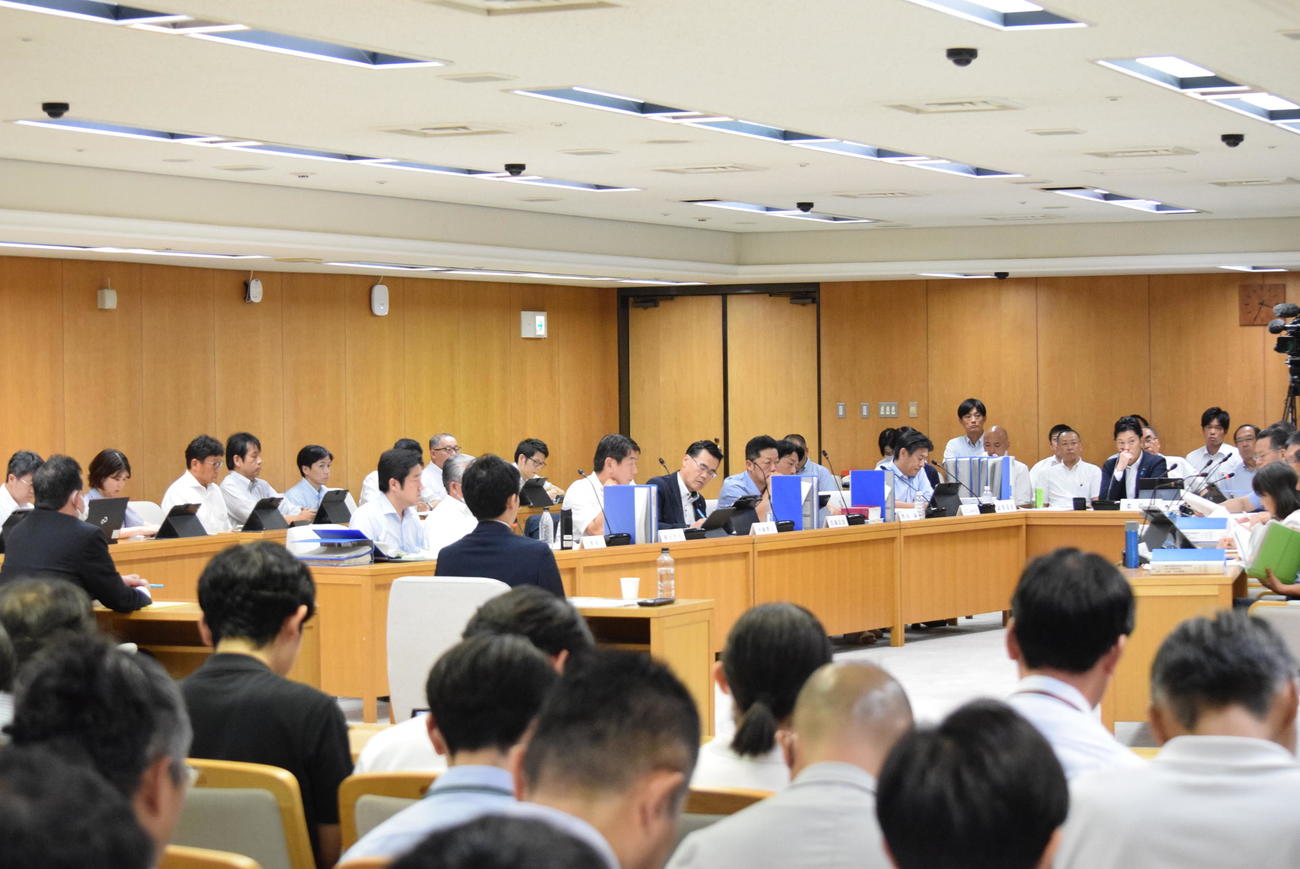 百条委員会で証人尋問を受ける斎藤元彦兵庫県知事（撮影・阪口孝志）