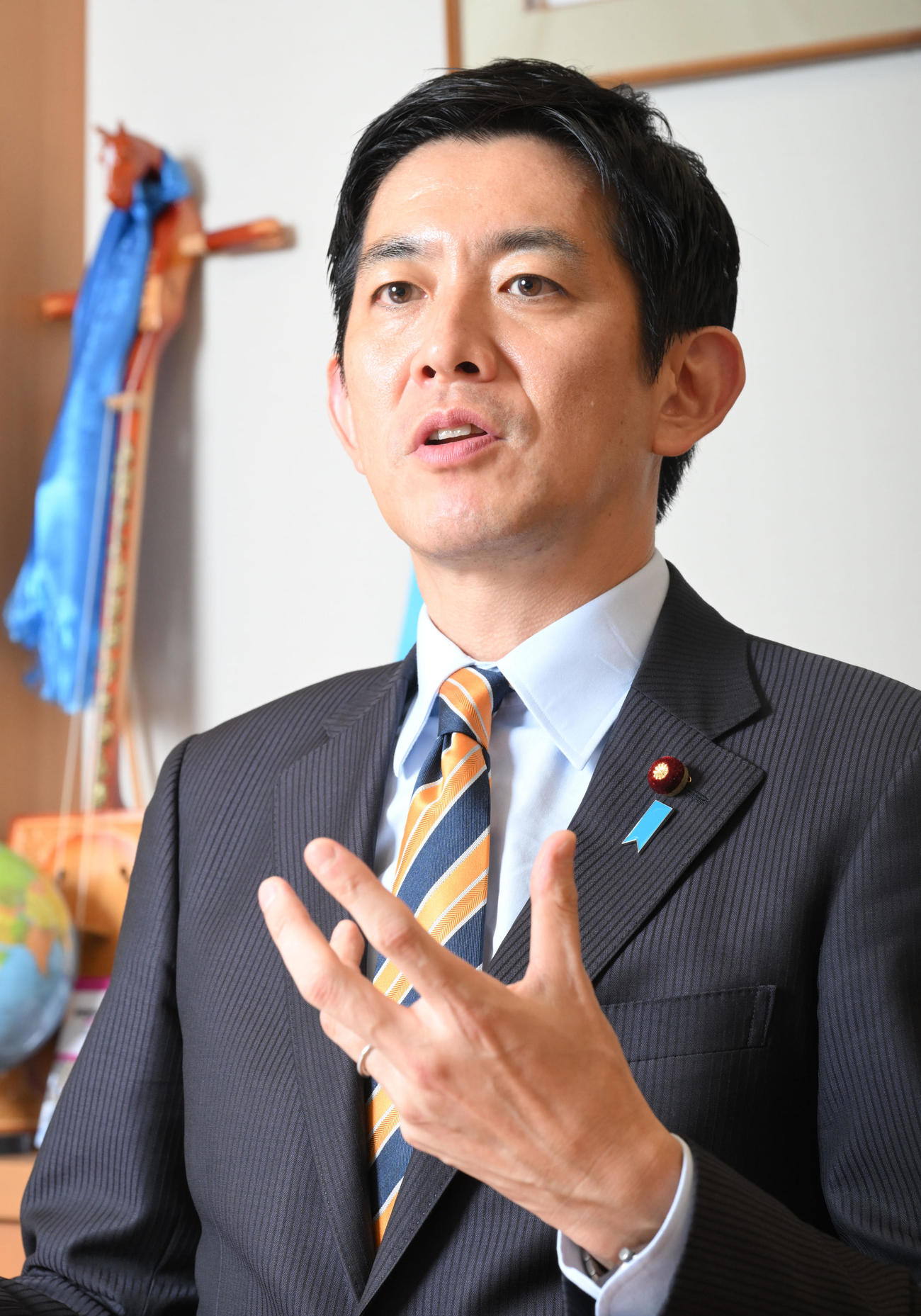 本紙のインタビューに応じる自民党の小林鷹之前経済安全保障相（撮影・千葉一成）