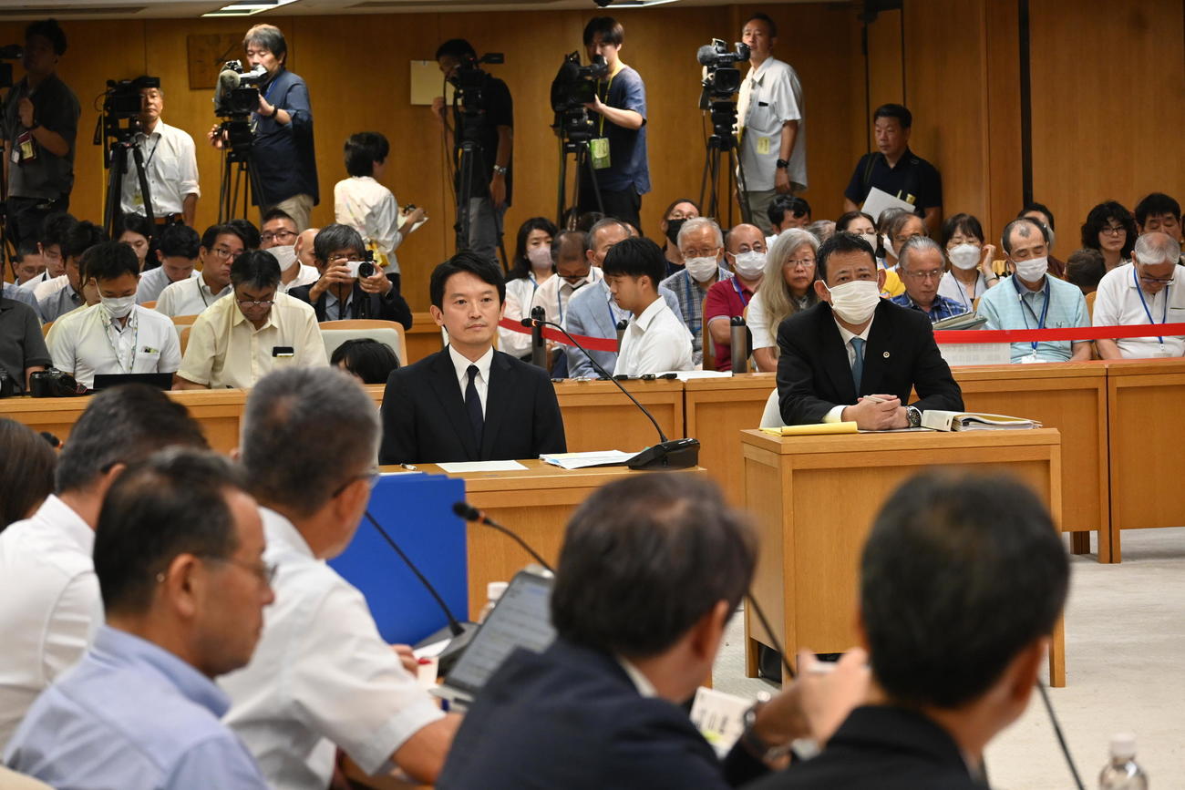 兵庫県議会の調査特別委員会の証人尋問に出頭した斎藤元彦兵庫県知事（撮影・松浦隆司）