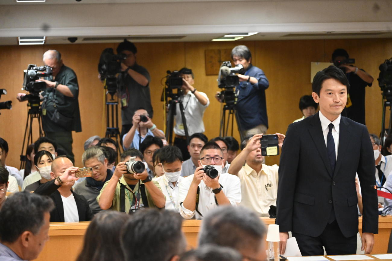 兵庫県議会の調査特別委員会の証人尋問に出頭した斎藤元彦兵庫県知事（撮影・松浦隆司）