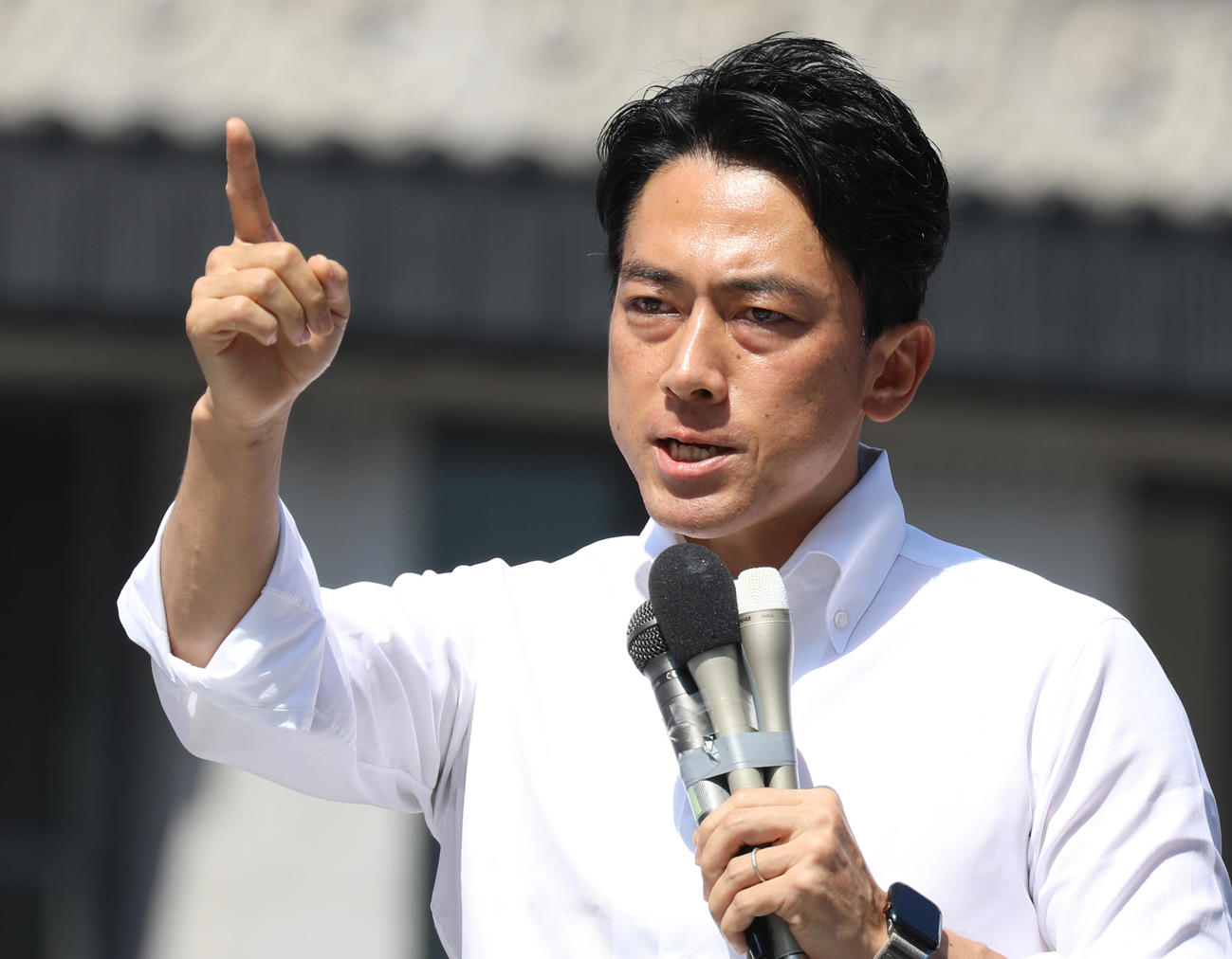 銀座四丁目交差点で街頭演説する小泉進次郎元環境相（撮影・中島郁夫）