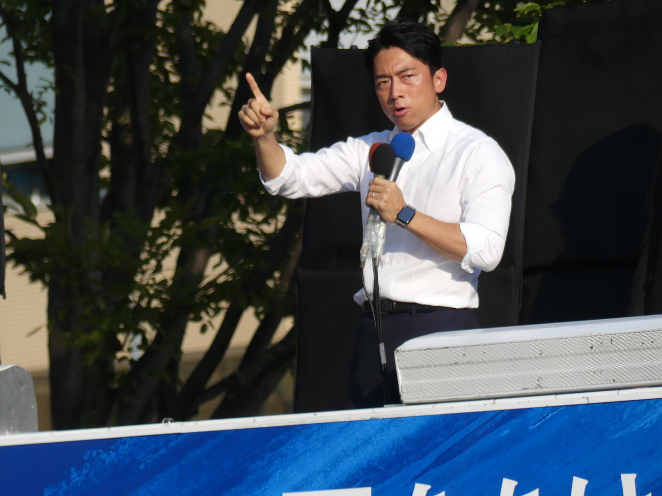 総裁選の街頭演説で支持を訴える小泉進次郎元環境相（撮影・中山知子）