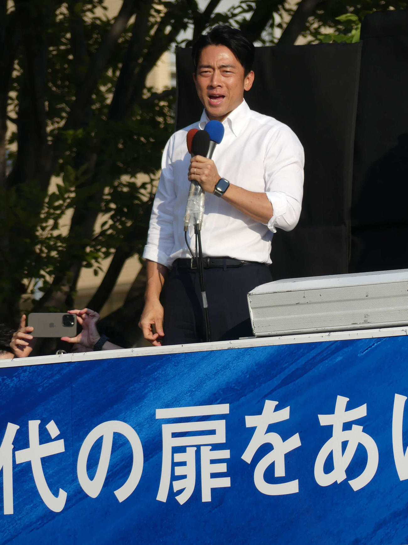 総裁選の街頭演説で支持を訴える小泉進次郎元環境相（撮影・中山知子）