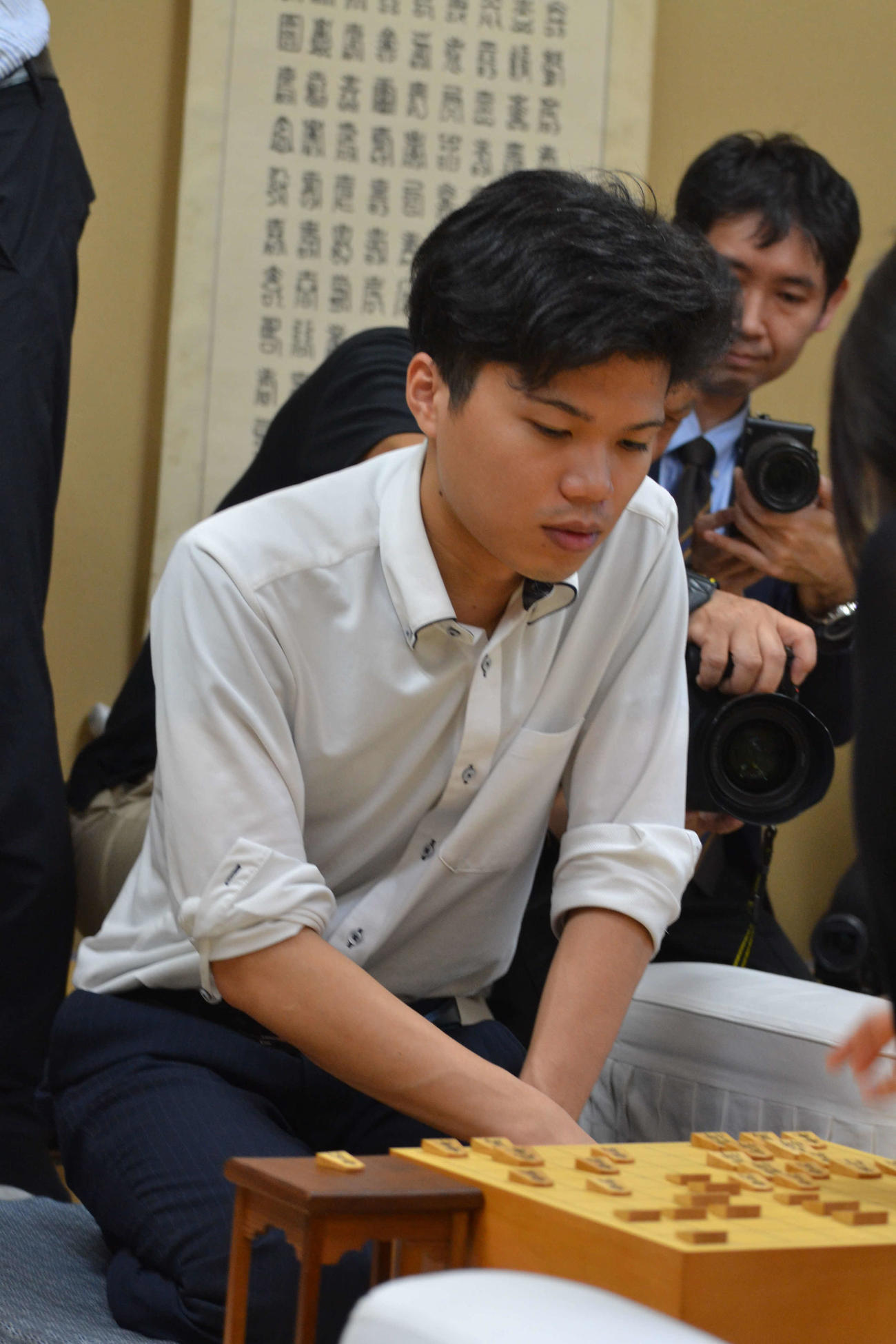 きわどい勝負の末に西山朋佳女流3冠に敗れた高橋佑二郎四段