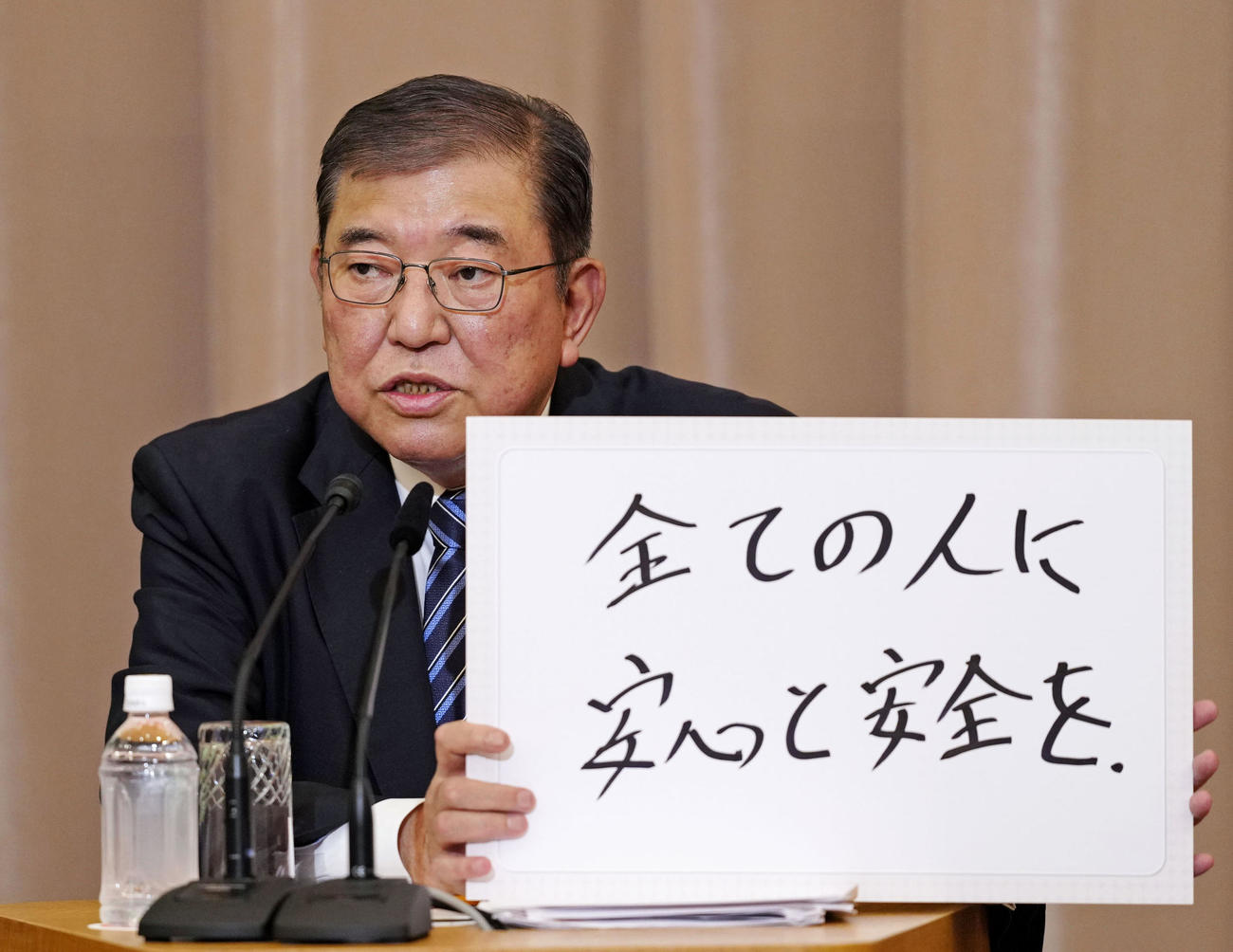 自民党総裁選の立候補者討論会で発言する石破元幹事長（共同）