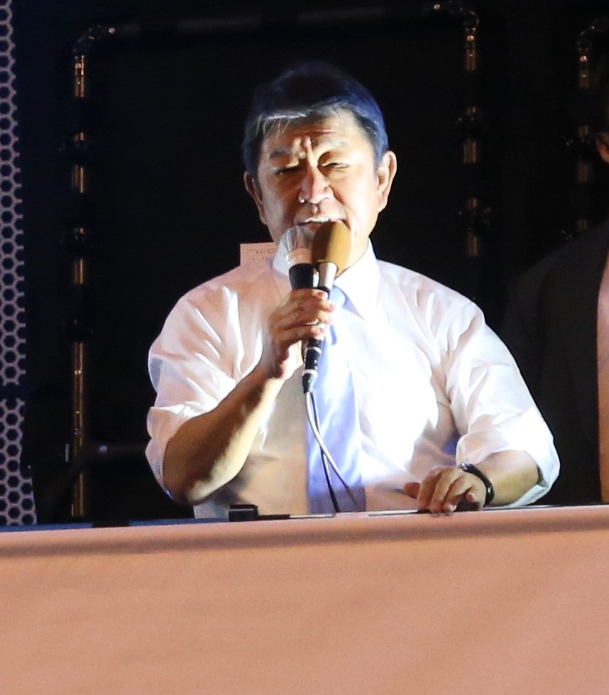 JR秋葉原駅電気街口で行われた自民党総裁選の街頭演説に登壇する茂木敏充氏