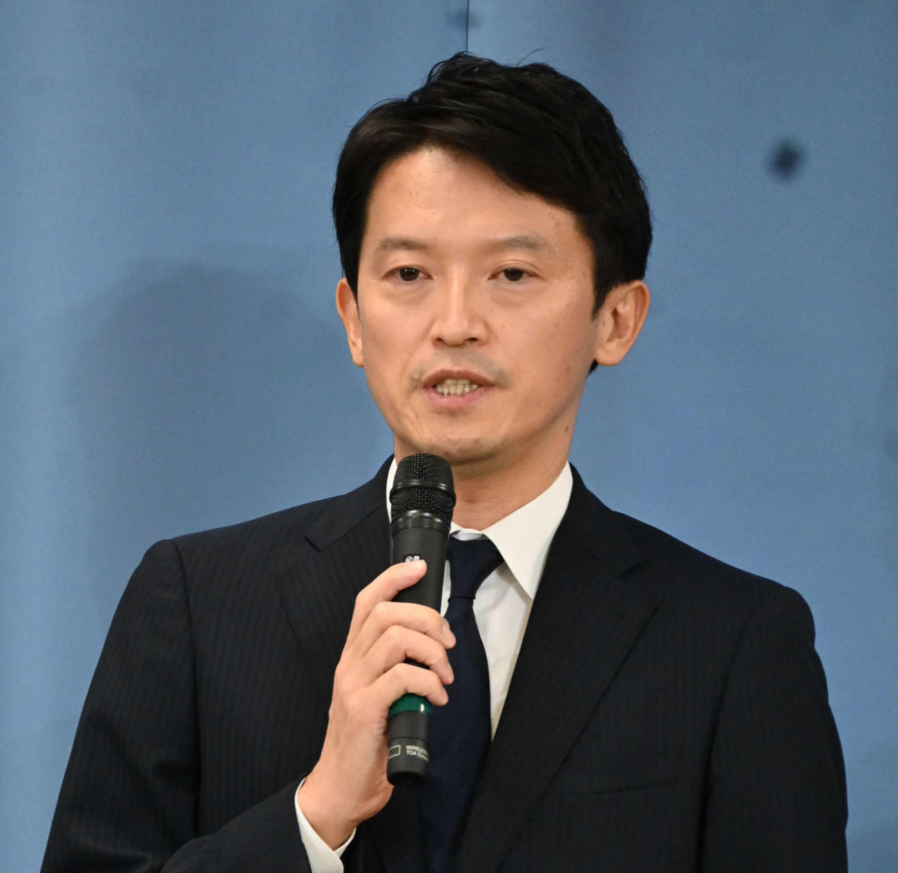 兵庫県庁で記者会見する斎藤元彦兵庫県知事（撮影・松浦隆司）