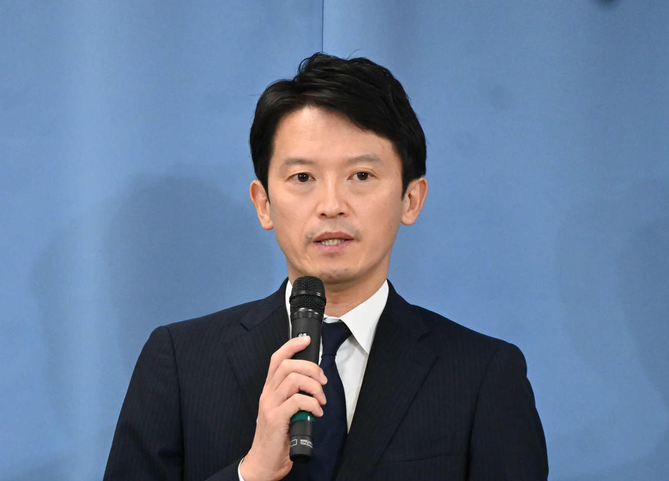 兵庫県庁で記者会見する斎藤元彦兵庫県知事（撮影・松浦隆司）