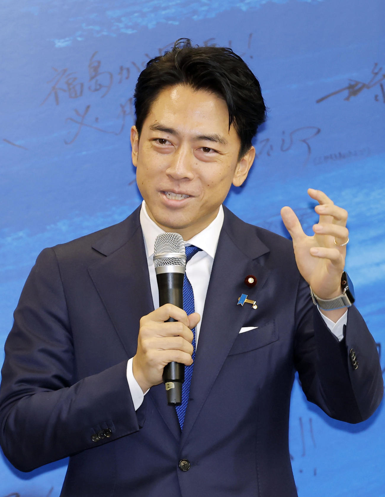 自民党総裁選の投開票を前に、決起集会であいさつする小泉進次郎氏（共同）