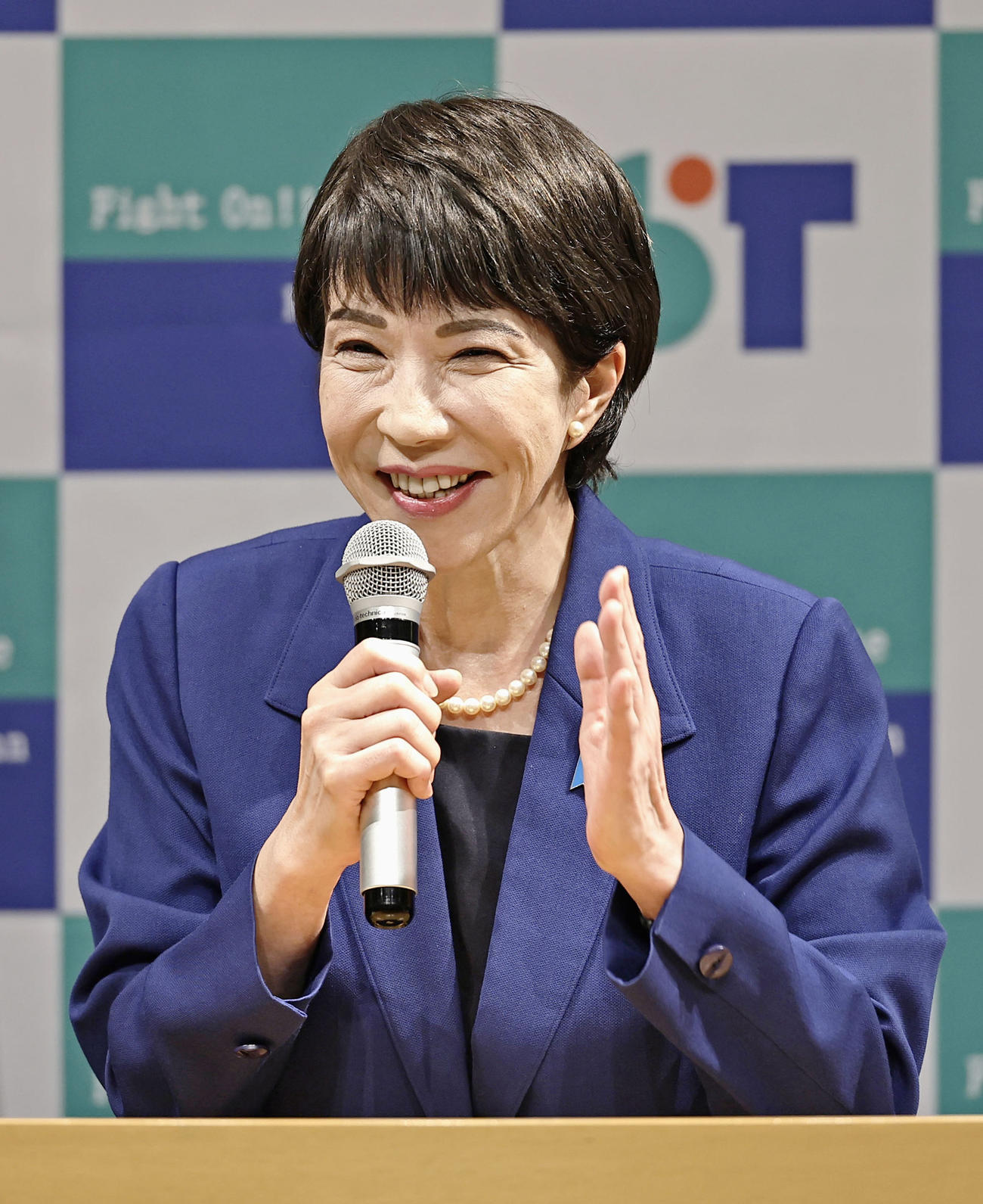 自民党総裁選の投開票を前に、決起集会で決意を述べる高市早苗氏（共同）