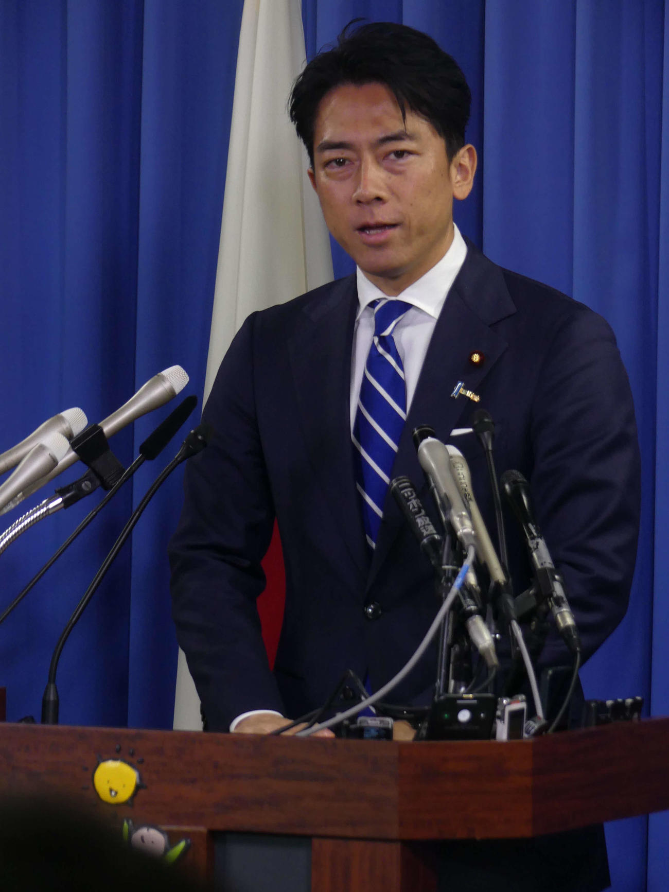 就任会見に臨む小泉進次郎選対委員長（撮影・中山知子）