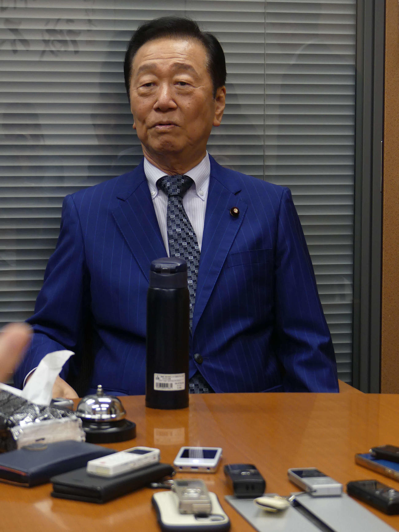 衆院選総合選対本部本部長代行に就任したことについて取材に答える立憲民主党の小沢一郎衆院議員（撮影・中山知子）