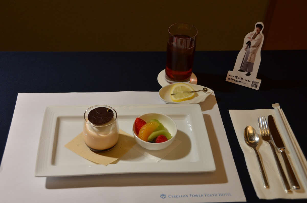 藤井聡太竜王の初日午前のおやつは「プリン」「アイスレモンティー」（日本将棋連盟提供）