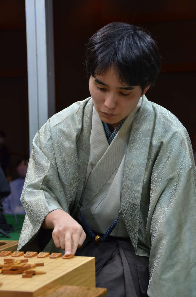 タイトル戦初登場で藤井聡太竜王に挑戦する佐々木勇気八段（日本将棋連盟提供）