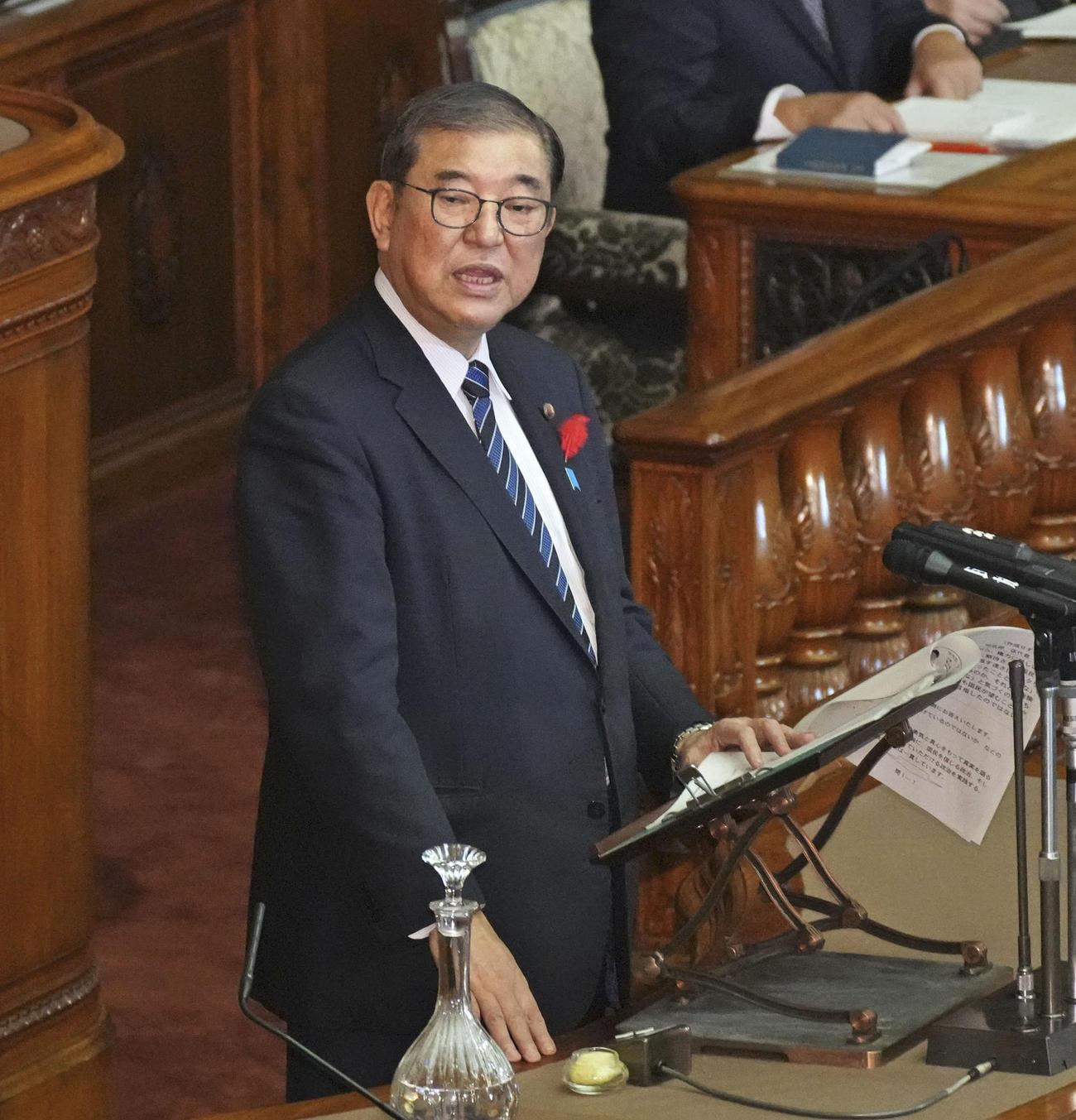 参院本会議で答弁する石破首相（共同）