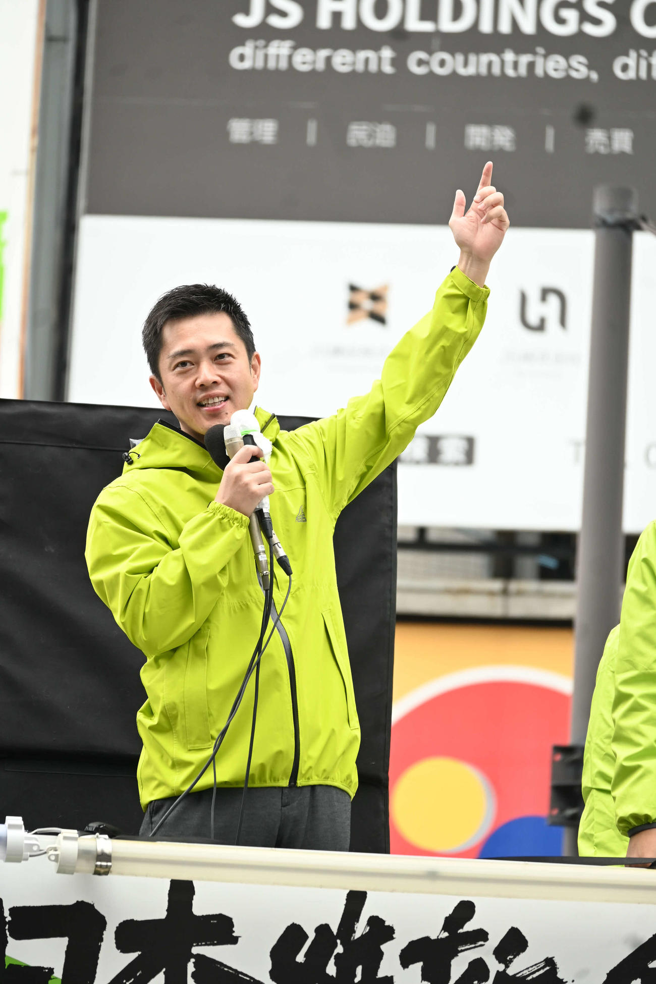 大阪・なんばで第一声を上げた日本維新の会の共同代表の大阪府吉村洋文知事（撮影・松浦隆司）