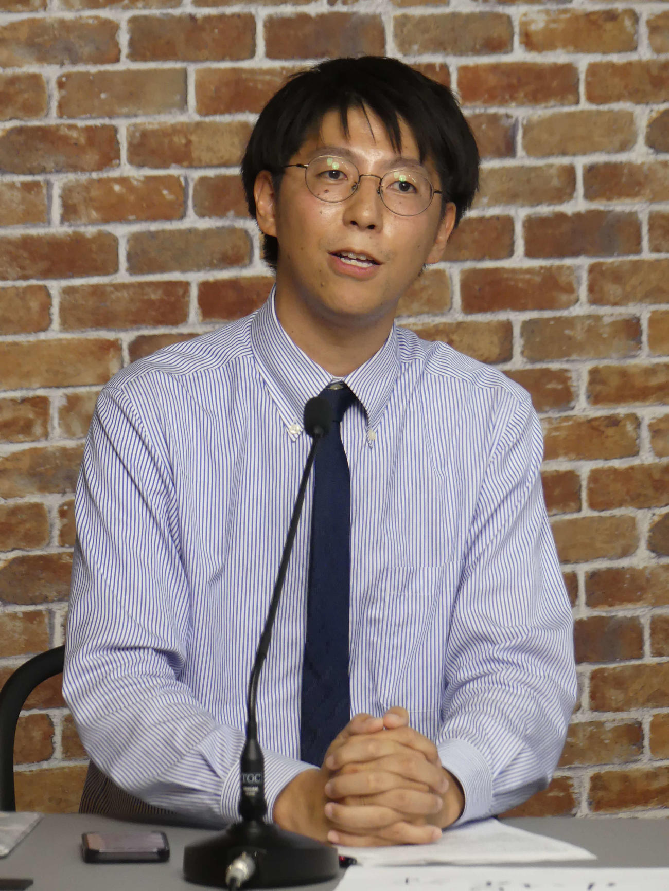 東京青年会議所主催の衆院選東京15区候補者討論会で発言する共産党の小堤東氏（撮影・中山知子）