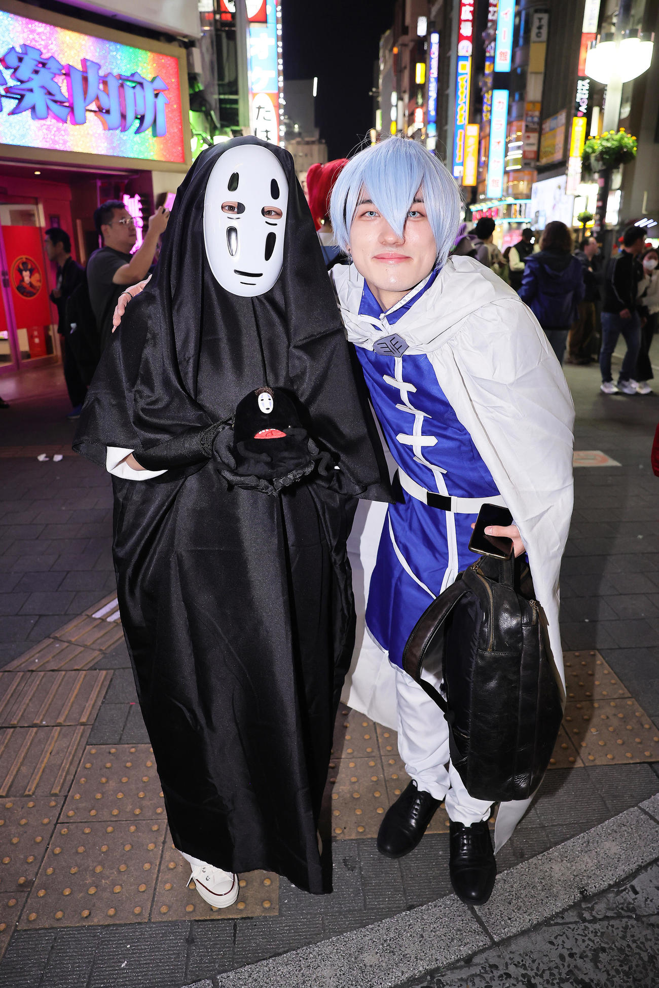 新宿・歌舞伎町でハロウィーンを楽しむ人たち（撮影・足立雅史）