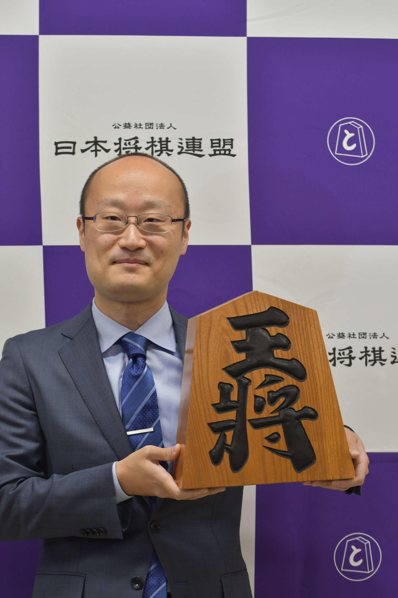 紫綬褒章を受賞した将棋の渡辺明九段