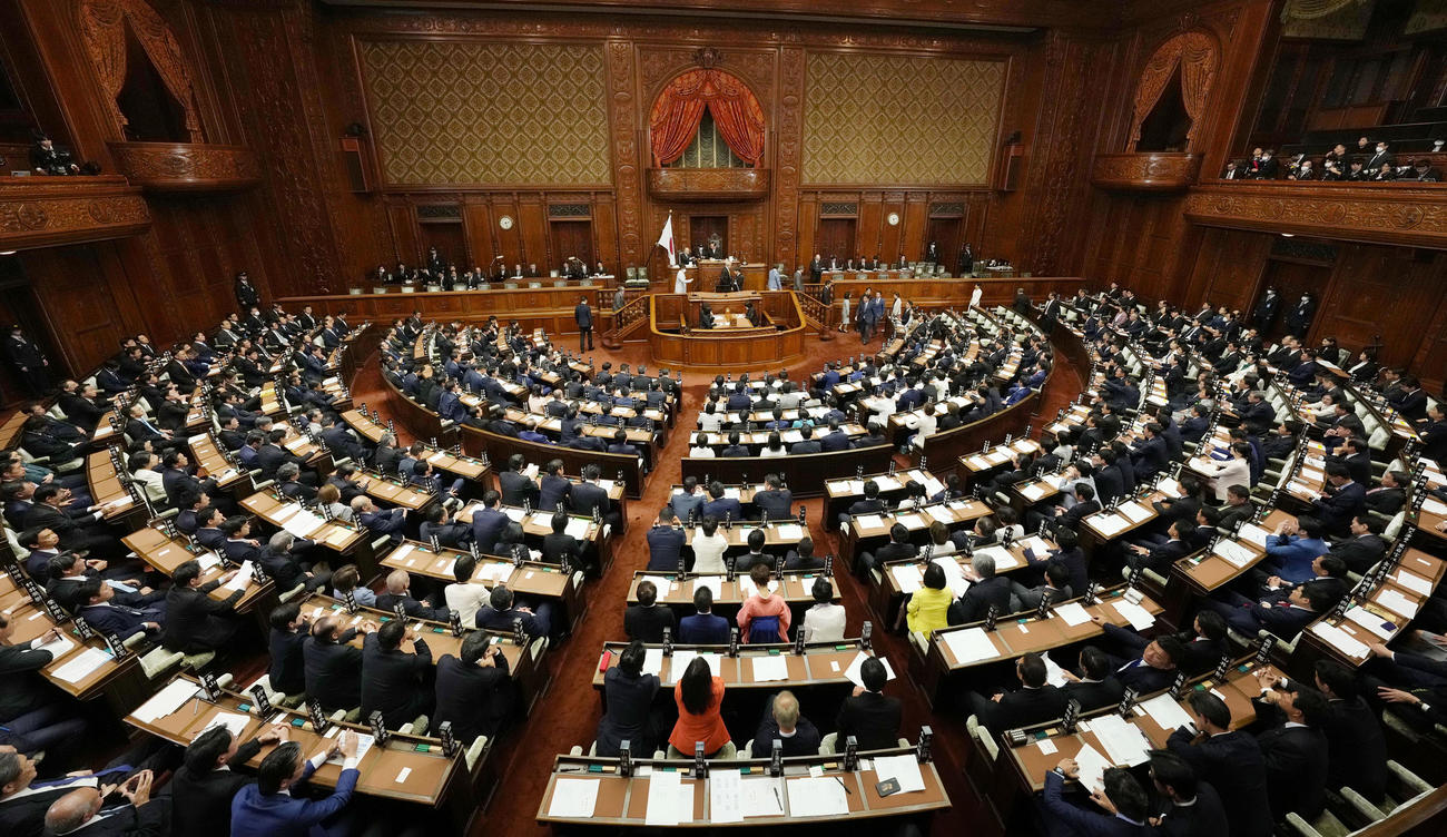 首相指名選挙の投票が行われる衆院本会議（共同）