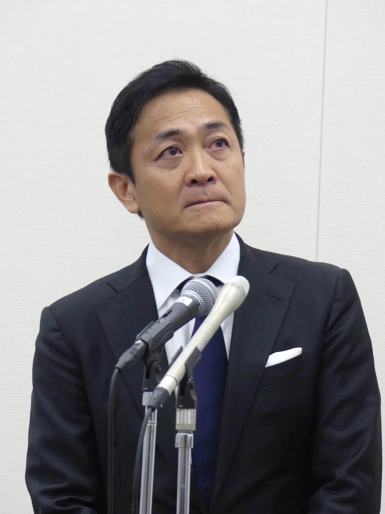 不倫報道を受けた記者会見で涙をこらえる国民民主党の玉木雄一郎代表（撮影・中山知子）