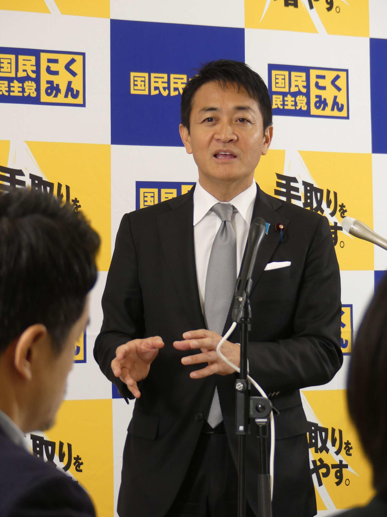 定例会見で記者の質問に答える国民民主党の玉木雄一郎代表（撮影・中山知子）